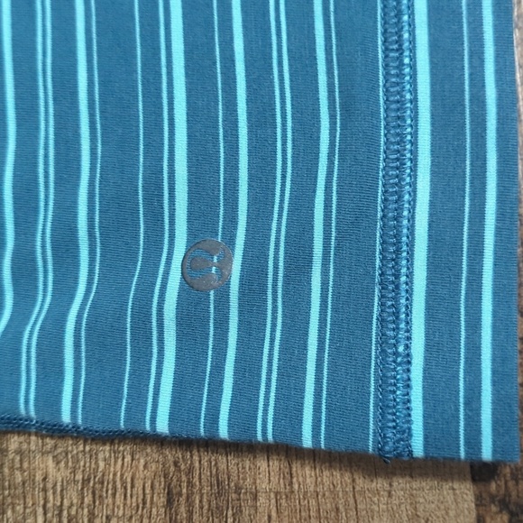 Lululemon 5 Year Basic Tee Size Large V-Neck Pima Cotton Lyocell - Picture 3 of 6